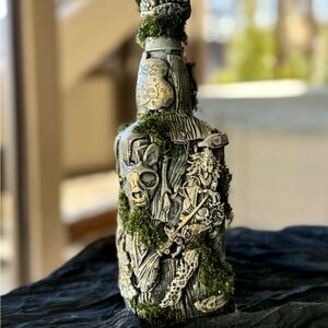 Boss Witch Bottle – Gothic Witch Cottage Decor